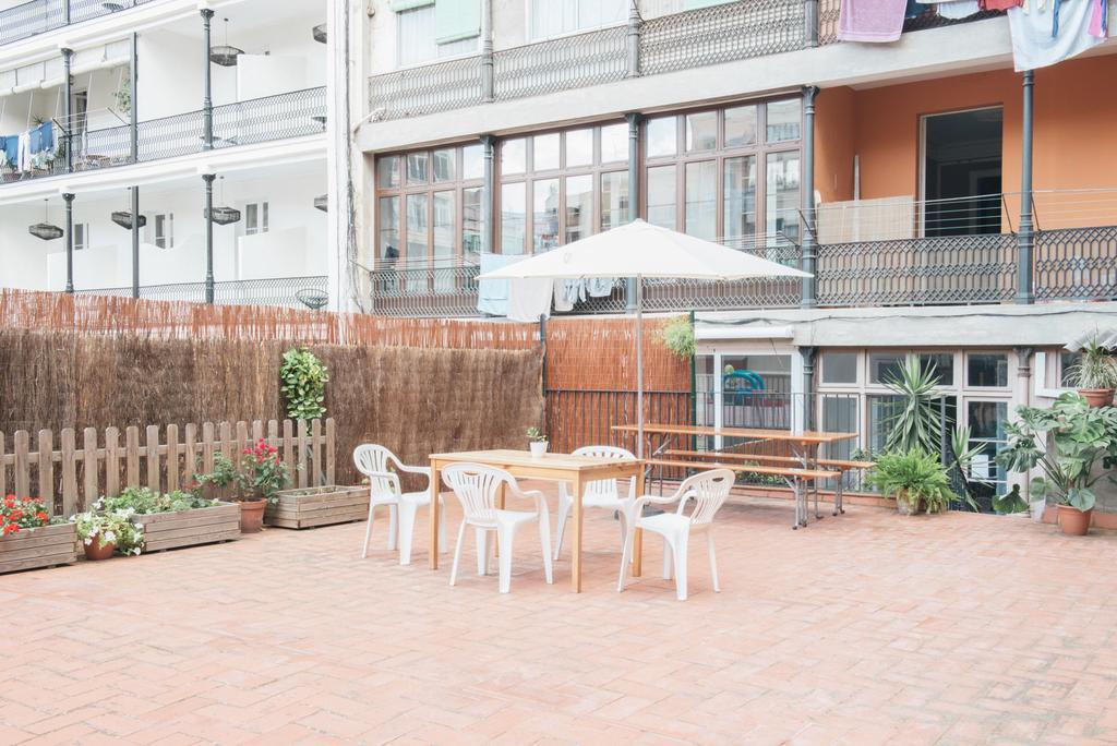 Soul Backpackers Barcelona Hostel Exterior photo